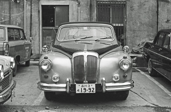 58-1a (163-30) 1958-62 Daimler Majestic 4dr Saloon.jpg